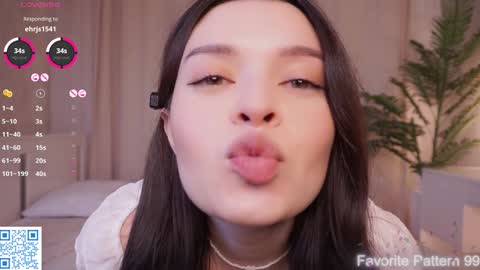 Snapshot of cuddlebyyou chatting on 18, 11, 2025 Ellie online show from 18, 11, 2025