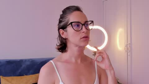 Leonela online show from 27, 3, 2026