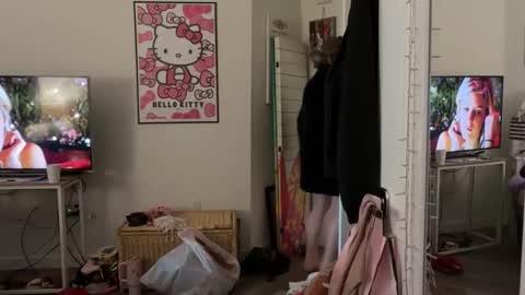 Snapshot of cumdumpslutgirl chatting on 27, 5, 2026 CumDumpSlut online show from 27, 5, 2026