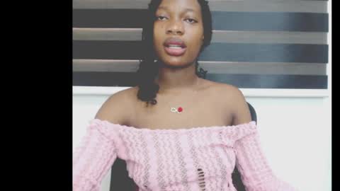 Snapshot of cumebony_petit chatting on 13, 5, 2026 cumebony_petit online show from 13, 5, 2026
