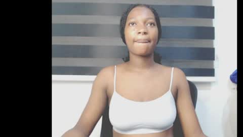 Snapshot of cumebony_petit chatting on 15, 5, 2026 cumebony_petit online show from 15, 5, 2026
