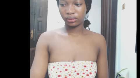 Snapshot of cumebony_petit chatting on 22, 5, 2026 cumebony_petit online show from 22, 5, 2026