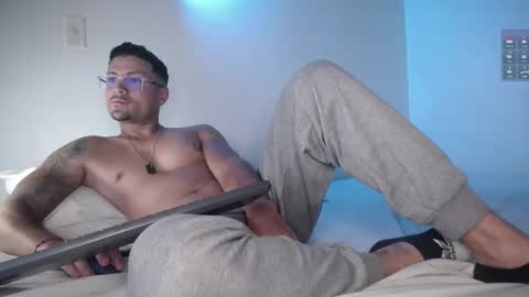 Snapshot of cummerlatino chatting on 11, 3, 2025 cummerlatino online show from 11, 3, 2025