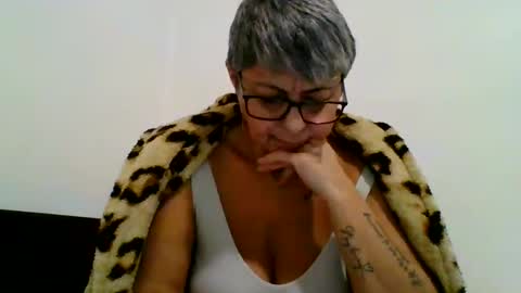 couple online show from 1, 12, 2024