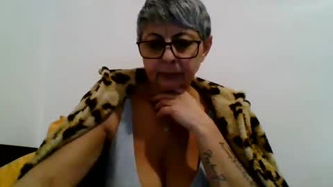 couple online show from 3, 1, 2025