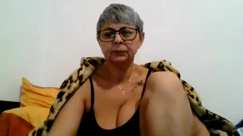 couple online show from 6, 1, 2025