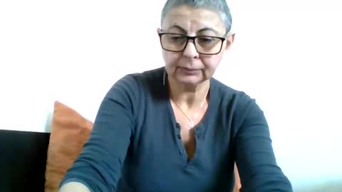 couple online show from 18, 1, 2025