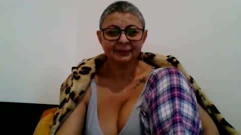 couple online show from 21, 1, 2025