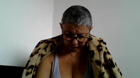 couple online show from 23, 1, 2025