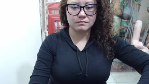 Snapshot of curly_greeneyed chatting on 19, 12, 2025 Vannesa online show from 19, 12, 2025