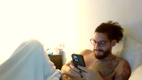 Snapshot of curly_louis chatting on 4, 10, 2025 curly_louis online show from 4, 10, 2025