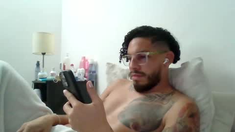 Snapshot of curly_louis chatting on 9, 10, 2025 curly_louis online show from 9, 10, 2025