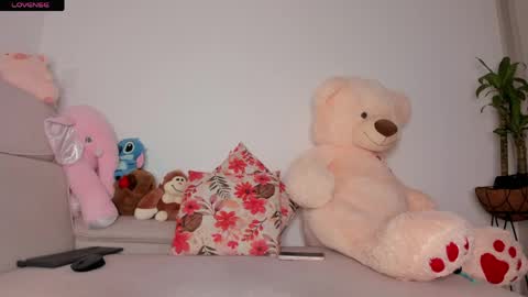 Snapshot of curly_sweett chatting on 28, 5, 2026 Curly - OF- CURLY SWEETT online show from 28, 5, 2026