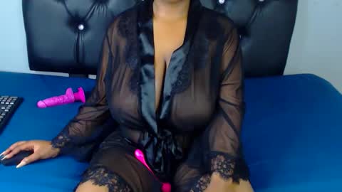 Snapshot of curvy_gorrilagrip chatting on 30, 11, 2025 curvy_gorrilagrip online show from 30, 11, 2025