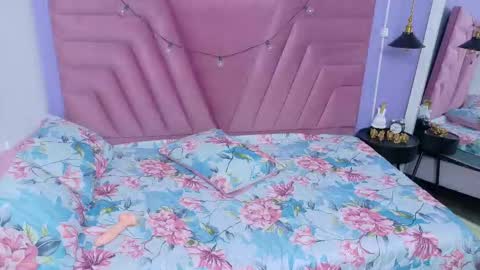 curvybrunnete online show from 16, 12, 2025