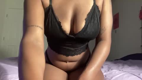 Snapshot of curvycutie1818 chatting on 18, 12, 2024 Curvycutie18 online show from 18, 12, 2024