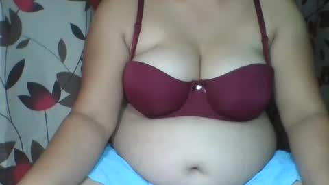 Snapshot of curvyladyxx289 chatting on 28, 10, 2025 curvyladyxx289 online show from 28, 10, 2025