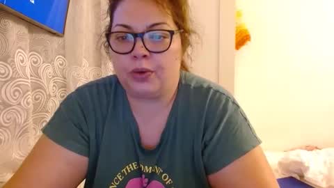 Snapshot of curvymomylore chatting on 3, 2, 2026 Lore online show from 3, 2, 2026