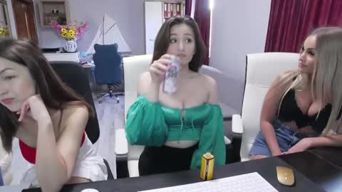 Snapshot of cute00kiara chatting on 21, 5, 2026 and follow twittercute00kiara2 online show from 21, 5, 2026