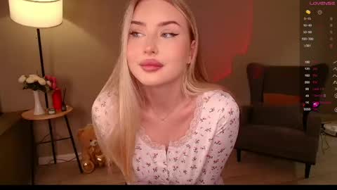 Snapshot of cute18cute chatting on 20, 5, 2026 Kira online show from 20, 5, 2026