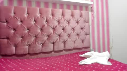 Snapshot of cute_ebony_18 chatting on 23, 12, 2024 cute_ebony_18 online show from 23, 12, 2024