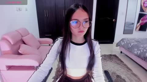 Snapshot of cute_fox_1 chatting on 15, 9, 2025 Bella Fox online show from 15, 9, 2025