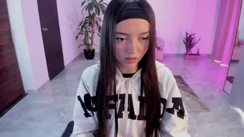 Snapshot of cute_fox_1 chatting on 4, 11, 2025 Bella Fox online show from 4, 11, 2025