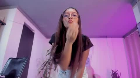 Snapshot of cute_fox_1 chatting on 24, 11, 2025 Bella Fox online show from 24, 11, 2025