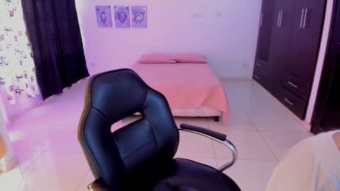 Snapshot of cute_fox_1 chatting on 7, 1, 2026 Bella Fox online show from 7, 1, 2026