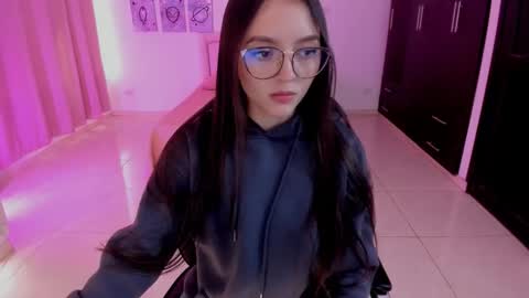 Snapshot of cute_fox_1 chatting on 12, 1, 2026 Bella Fox online show from 12, 1, 2026