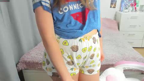 Snapshot of cute_kate0 chatting on 24, 9, 2025 cute_kate0 online show from 24, 9, 2025