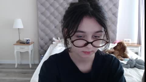 Snapshot of cute_lilia chatting on 25, 5, 2026 Lilia online show from 25, 5, 2026