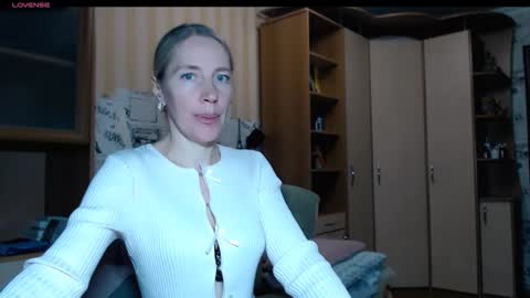 cute_lion_ online show from 12, 11, 2025