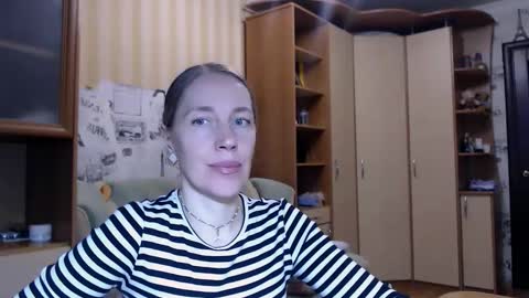 cute_lion_ online show from 13, 4, 2026