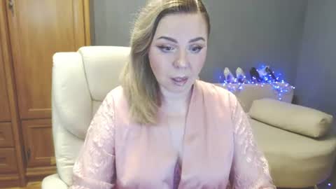 Snapshot of cute_phoenix chatting on 4, 7, 2026 cute_phoenix online show from 4, 7, 2026