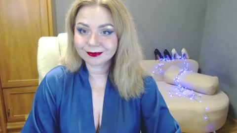Snapshot of cute_phoenix chatting on 2, 8, 2026 cute_phoenix online show from 2, 8, 2026