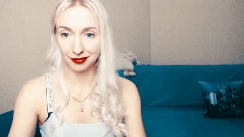 cute_smile_shy online show from 28, 12, 2024