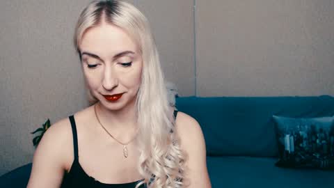 cute_smile_shy online show from 21, 1, 2025