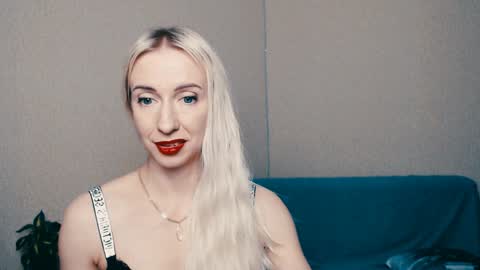 cute_smile_shy online show from 30, 1, 2025