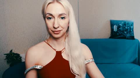 cute_smile_shy online show from 9, 3, 2025