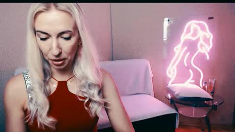 cute_smile_shy online show from 13, 9, 2025