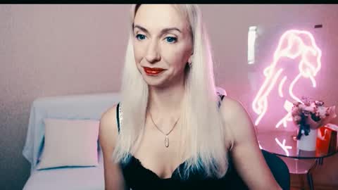 cute_smile_shy online show from 4, 10, 2025