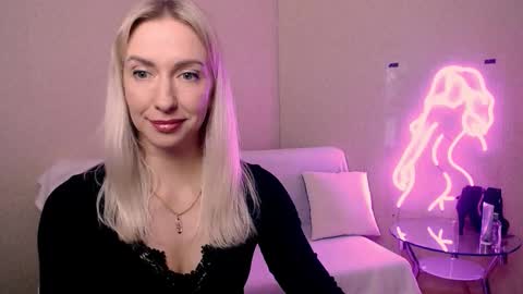 cute_smile_shy online show from 14, 1, 2026