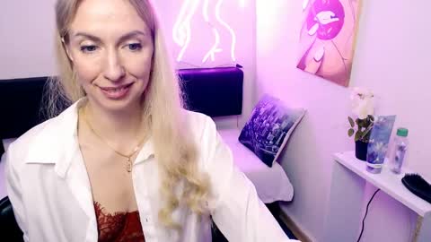 cute_smile_shy online show from 16, 5, 2026