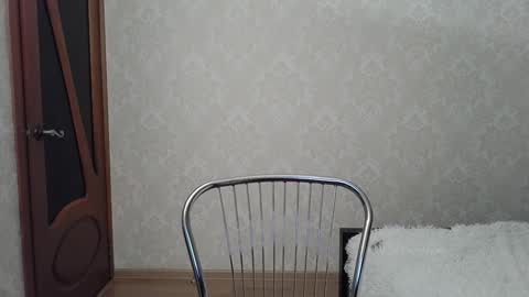 cute_strawberry_ online show from 6, 12, 2024