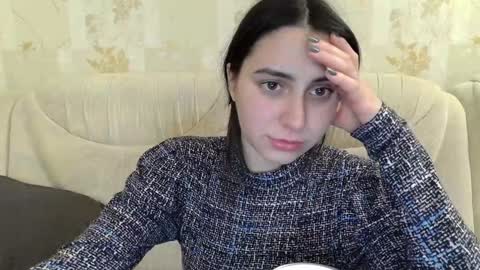 cute_strawberry_ online show from 13, 12, 2024