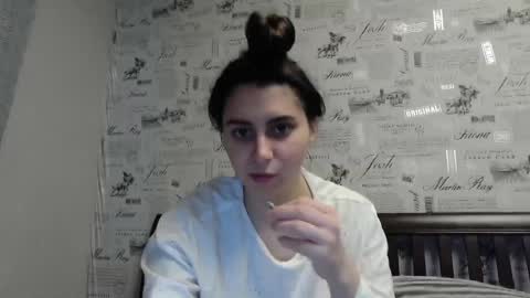 cute_strawberry_ online show from 8, 1, 2025