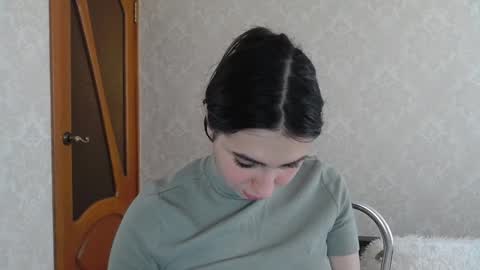 cute_strawberry_ online show from 8, 2, 2025