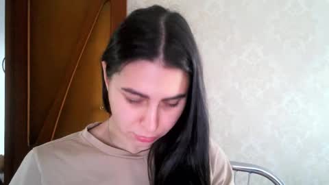 cute_strawberry_ online show from 9, 9, 2025