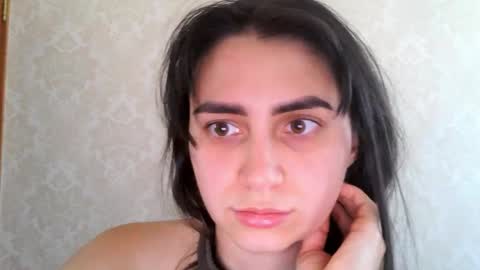 cute_strawberry_ online show from 14, 9, 2025